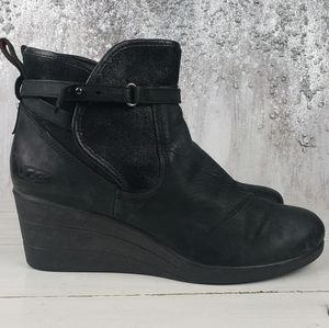 488egu UGG EMALIE leather wedge black bootie women's 10